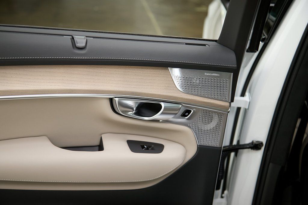 2026 VOLVO XC90 - Image 17