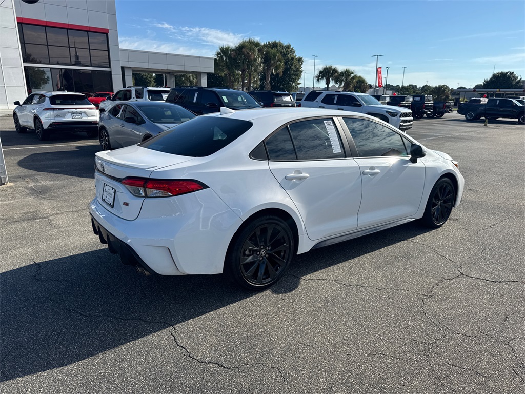 2023 Toyota Corolla SE photo 3