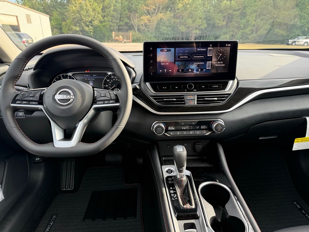 2025 Nissan Altima SR photo 15