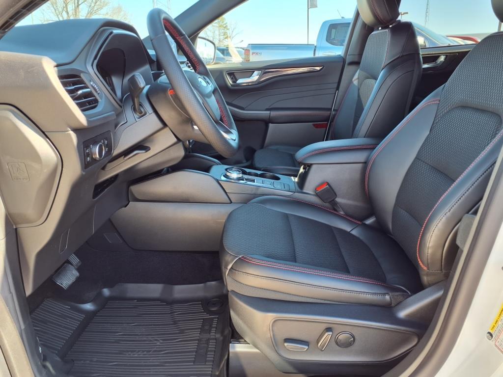 2025 Ford Escape ST-Line photo 3