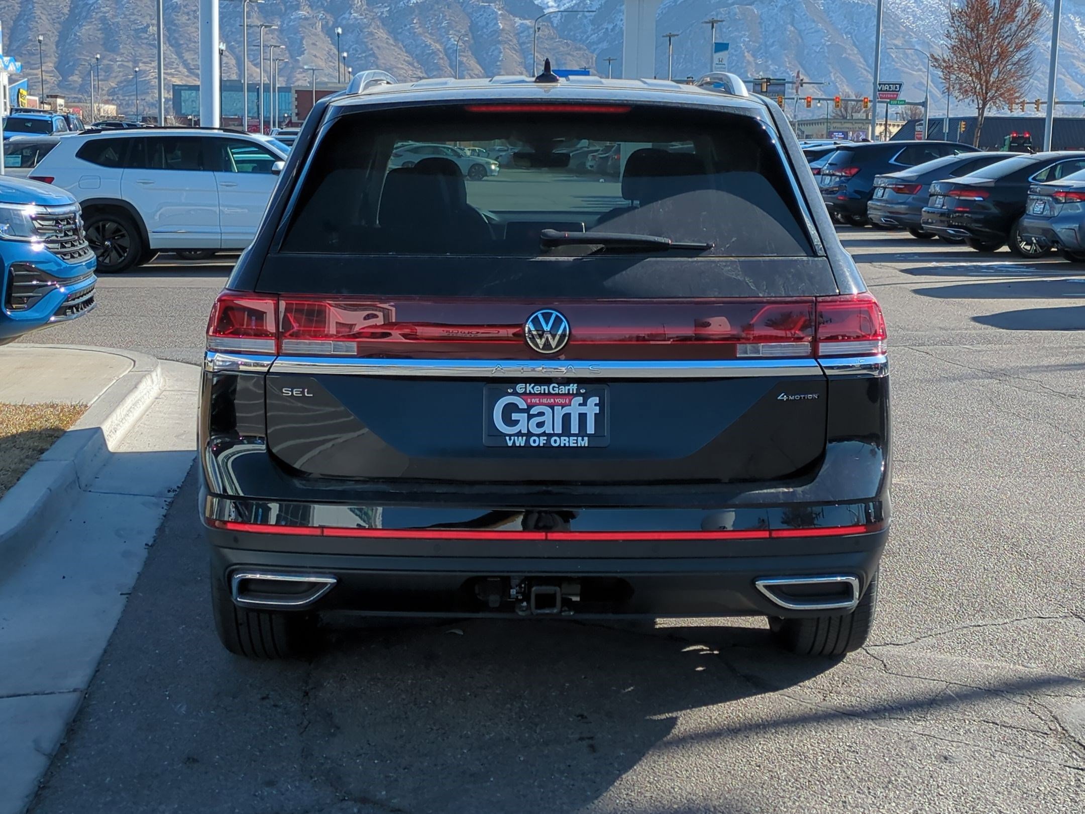 2025 Volkswagen Atlas SEL photo 3