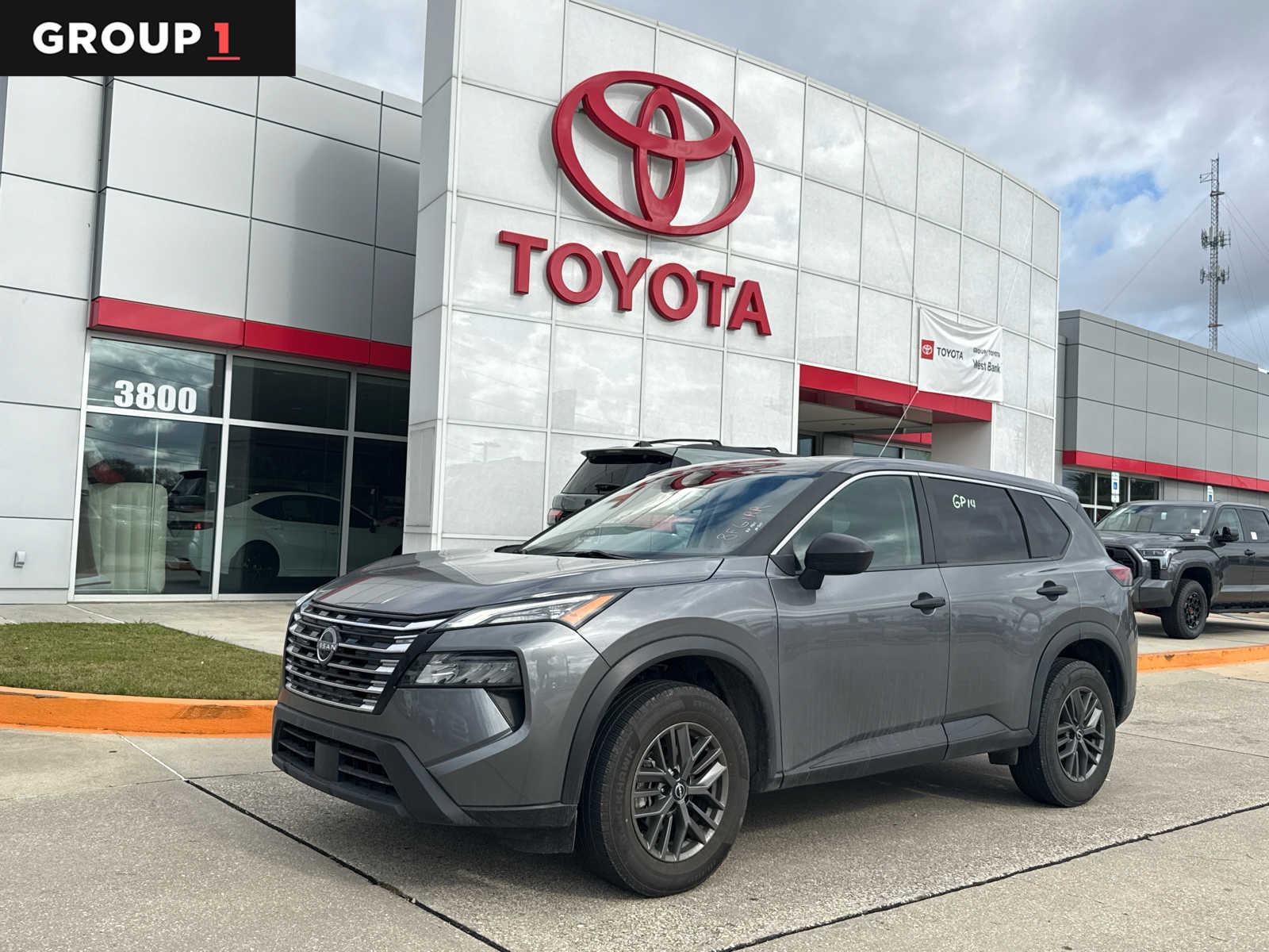 2024 Nissan Rogue S's photo