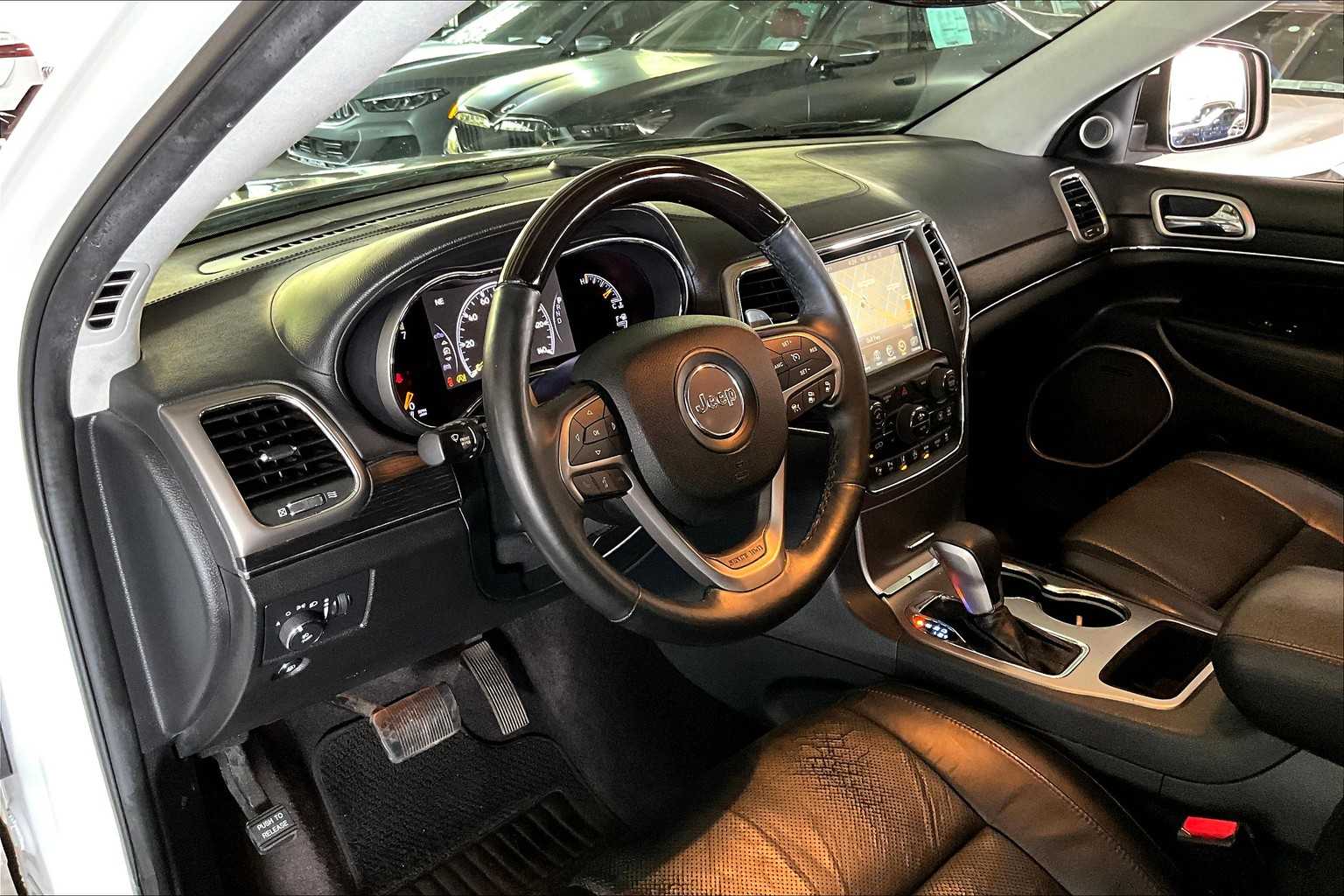 2017 Jeep Grand Cherokee Summit photo 16