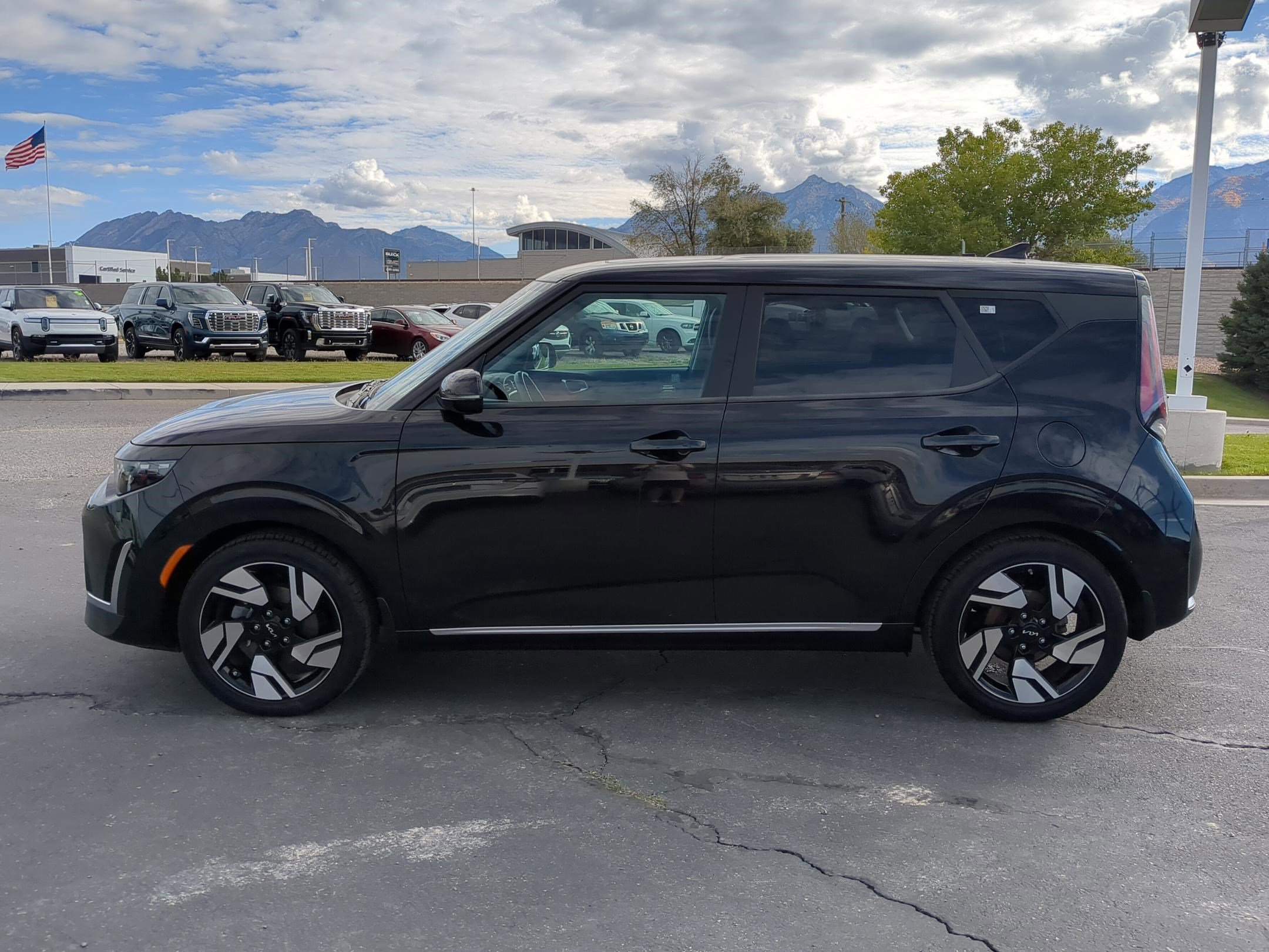 2023 Kia Soul GT-Line photo 2