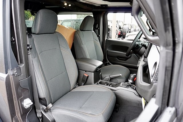 New 2025 Black Clear-Coat Exterior Paint Jeep Rubicon image 19