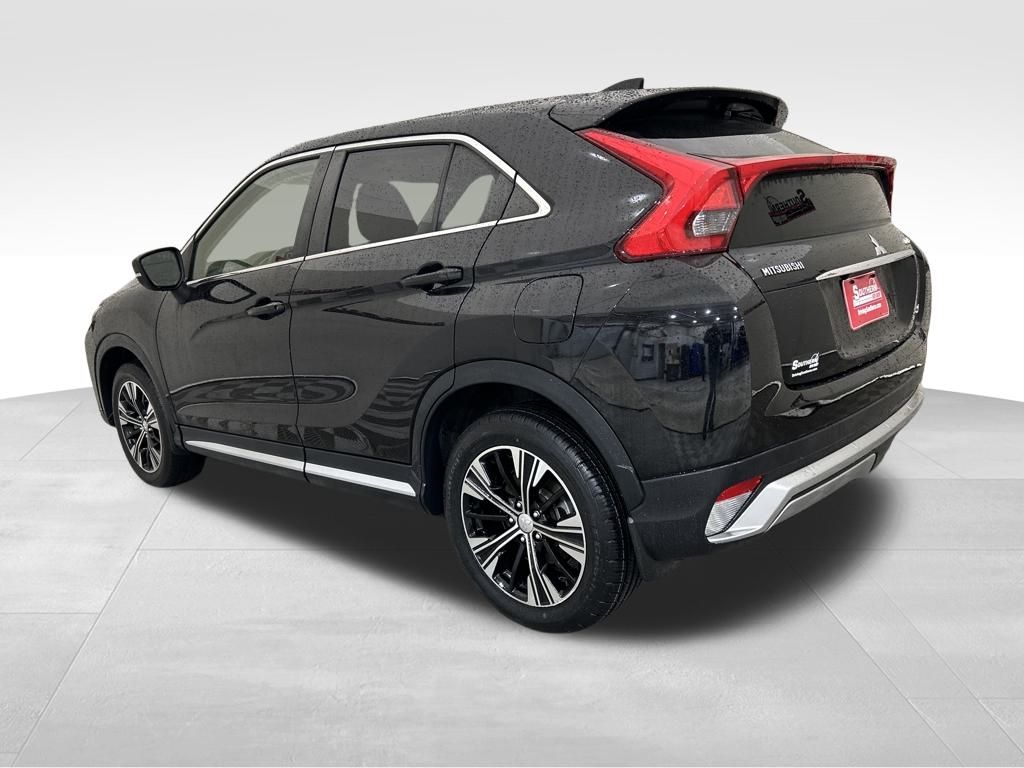 2018 Mitsubishi Eclipse Cross LE photo 2