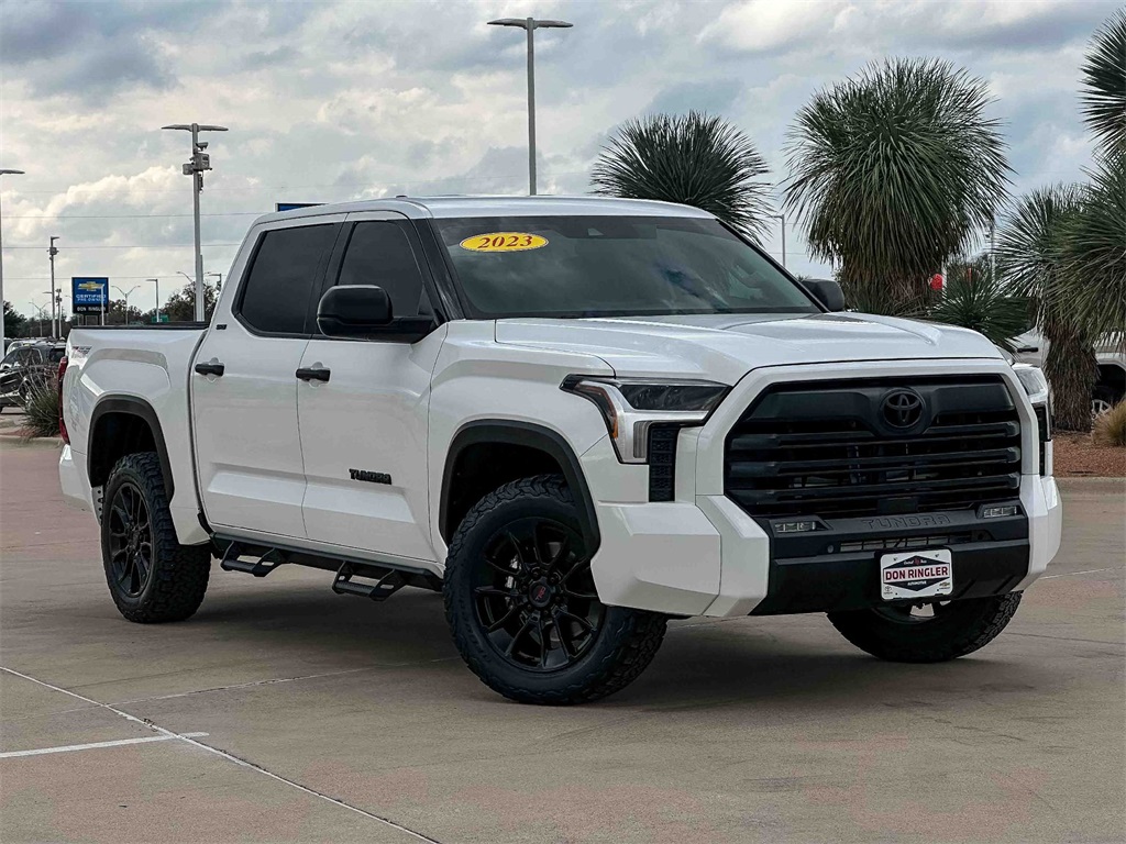 2023 Toyota Tundra SR5's photo
