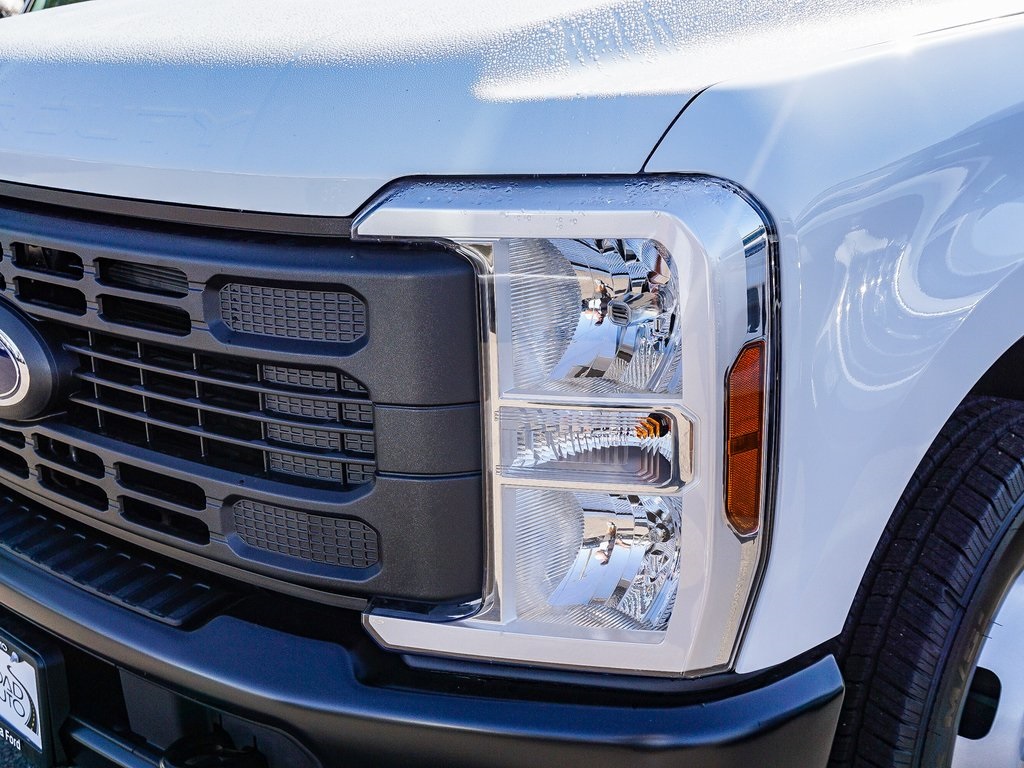 2025 Ford F-350 photo 5