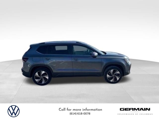 2025 Volkswagen Taos SE photo 4