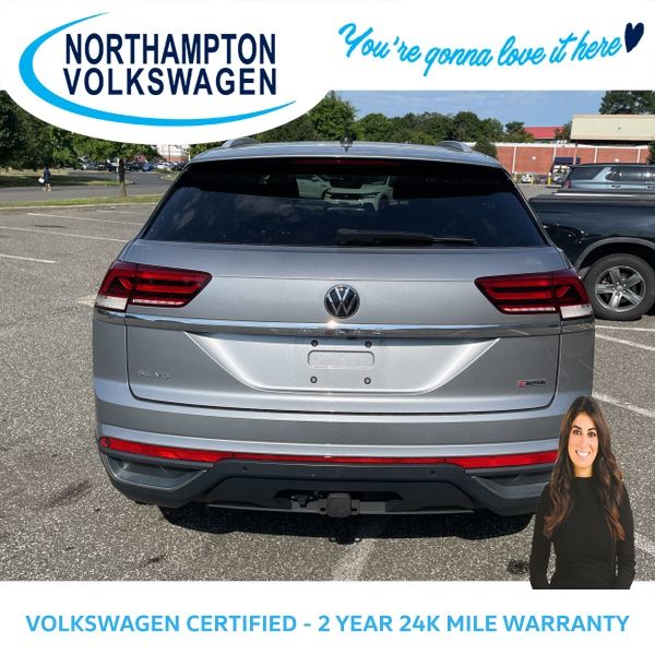 2022 Volkswagen Atlas Cross Sport V6 SE Technology photo 2