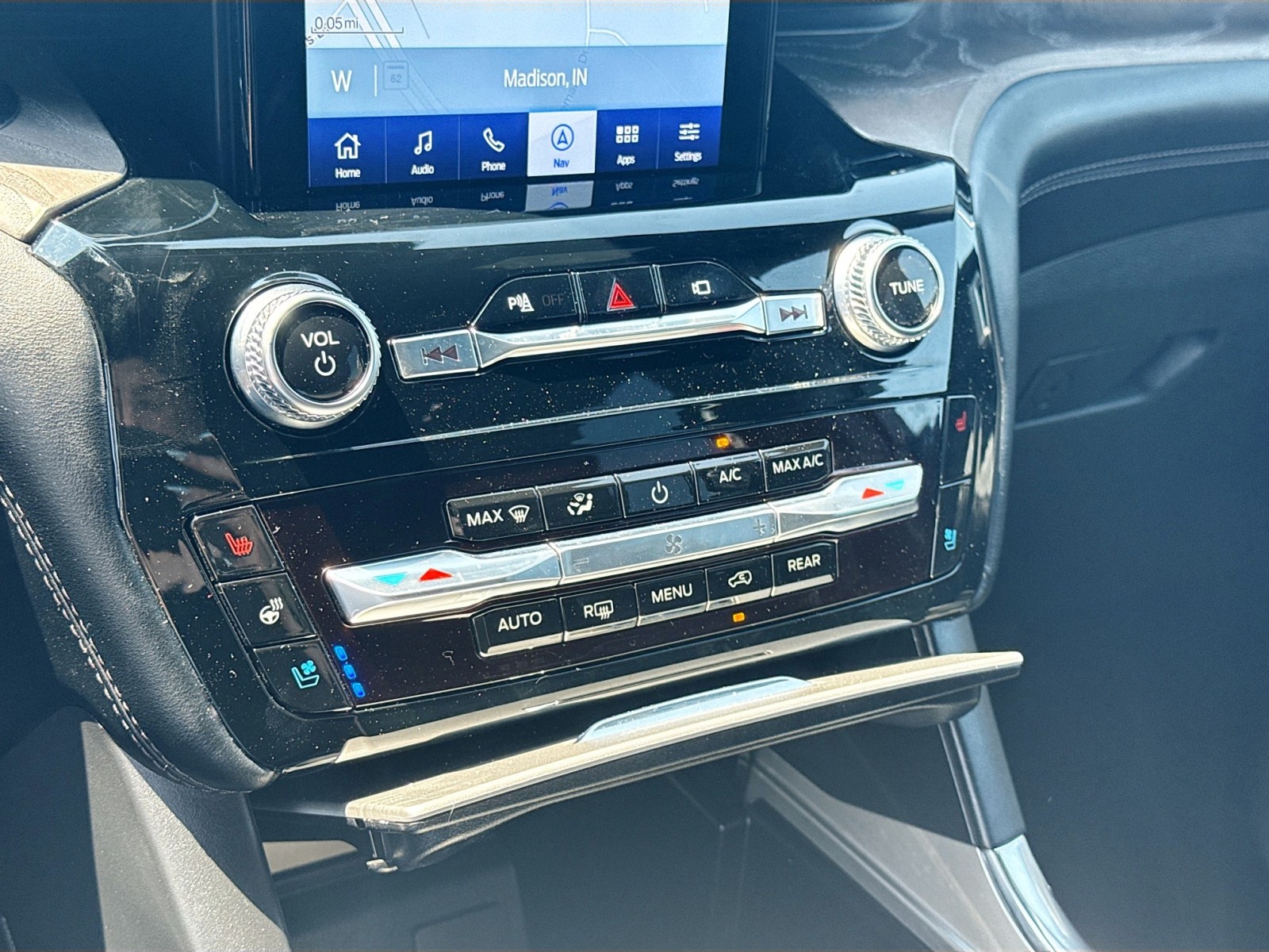 2022 Ford Explorer Platinum photo 15