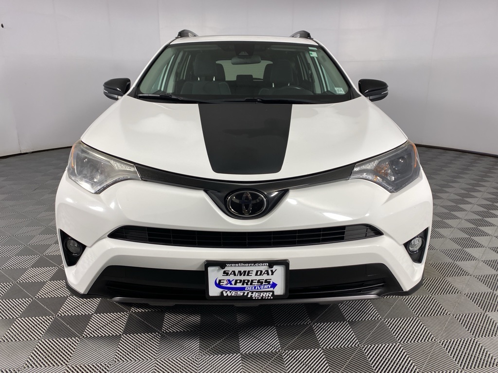2018 Toyota RAV4 Adventure photo 2