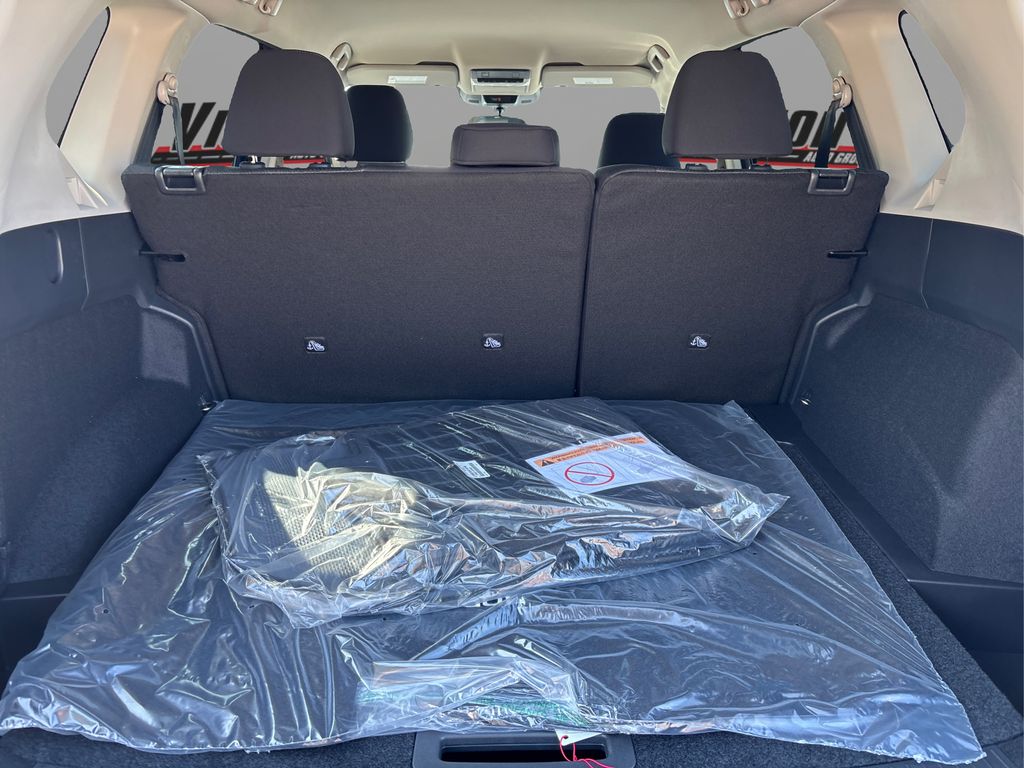 2026 Nissan Rogue SV photo 11