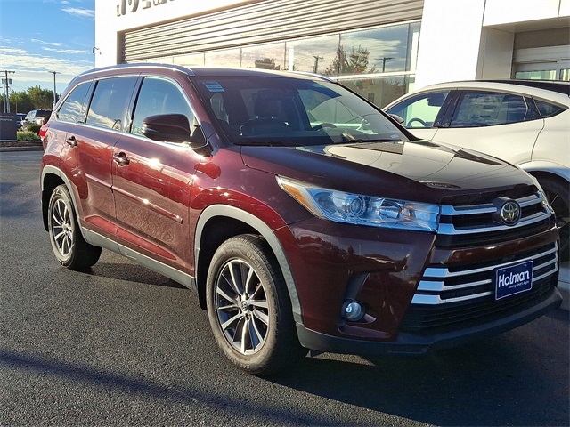 Used 2019 Toyota Highlander XLE with VIN 5TDJZRFH8KS705222 for sale in Turnersville, NJ