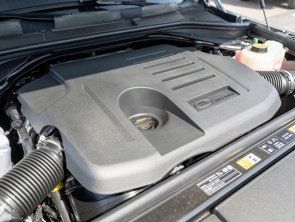 2025 Land Rover Range Rover SE photo 22