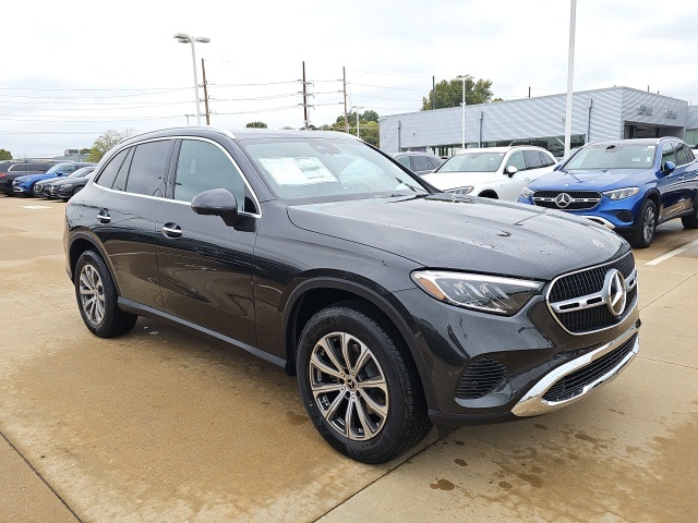 2026 Mercedes Benz GLC 300 4MATIC photo 2