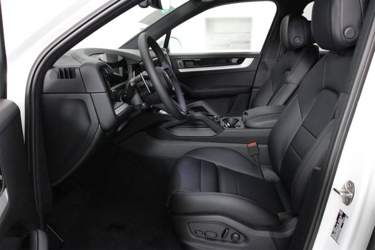2025 Porsche Cayenne photo 5