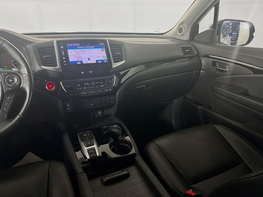 2016 Honda Pilot Elite photo 25