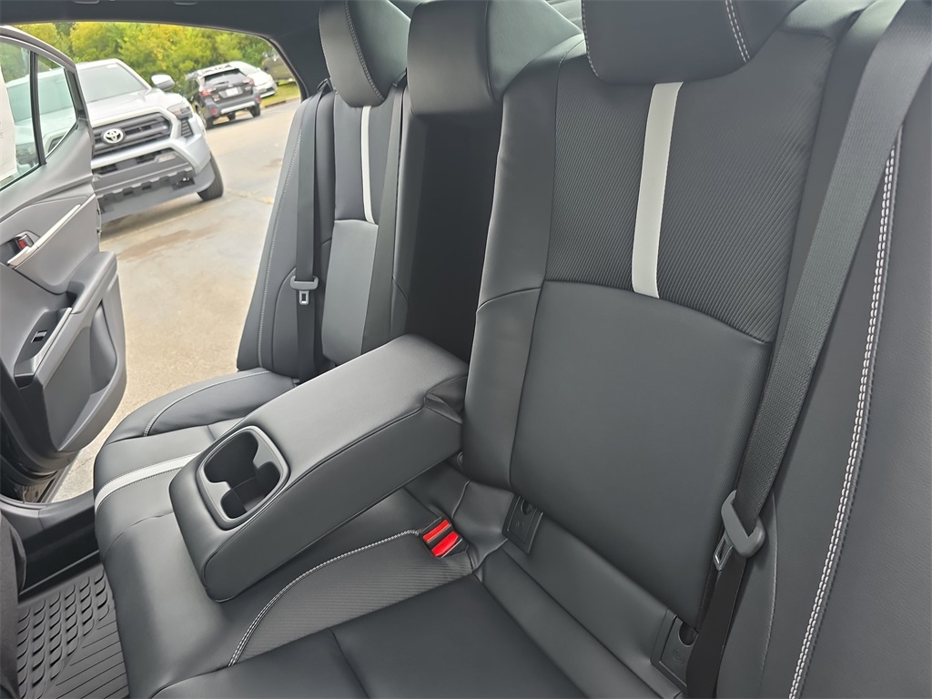 2025 Toyota Camry SE photo 12