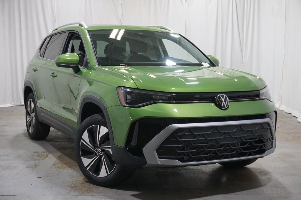 2025 Volkswagen Taos SE photo 2