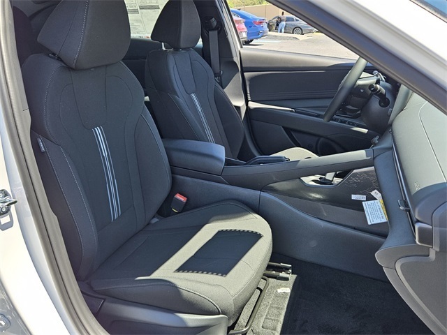 2025 Hyundai Elantra SEL Sport photo 14