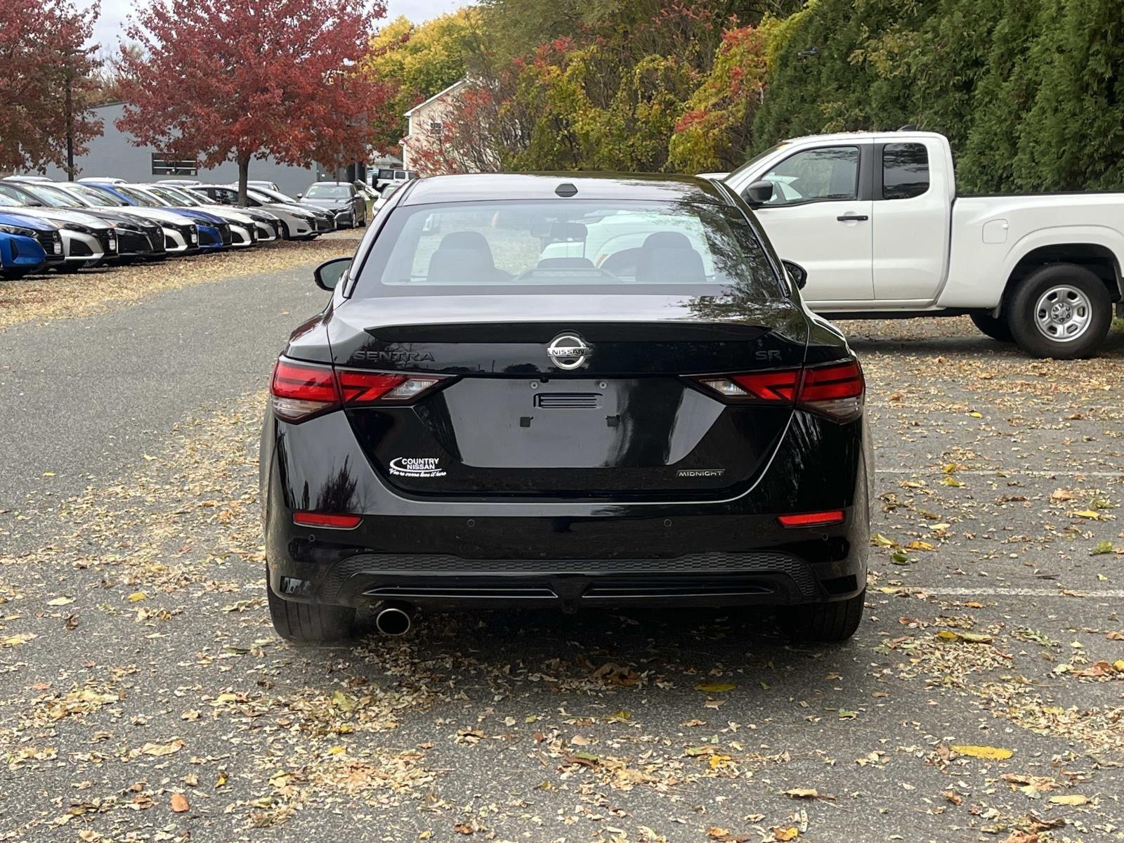 2023 Nissan Sentra SR photo 3