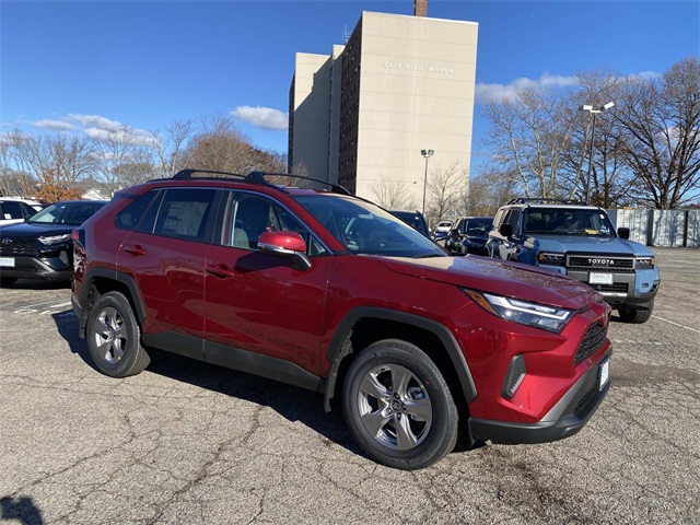 2025 Toyota RAV4 XLE's photo