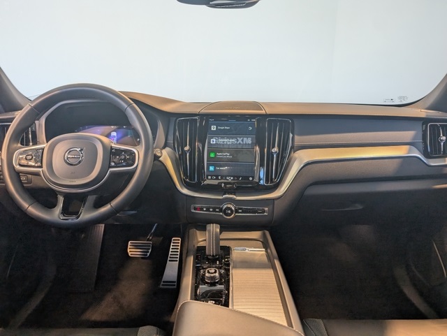 2022 Volvo XC60 R-Design photo 13
