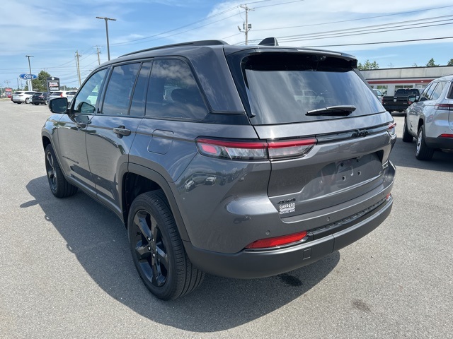 2025 Jeep Grand Cherokee Limited photo 3