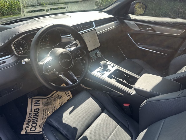 2025 Jaguar F-PACE P250 photo 12