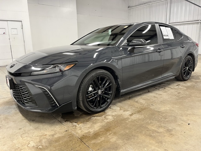 2025 Toyota Camry SE photo 3