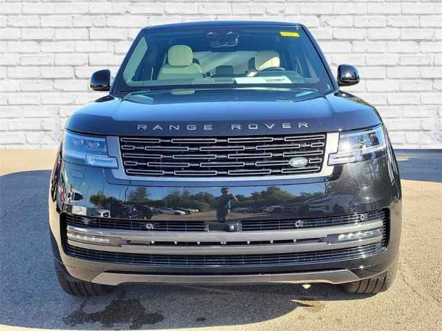 2025 Land Rover Range Rover SE photo 8