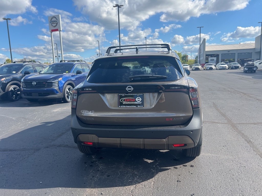 2026 Nissan Kicks SR photo 4