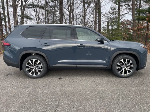 2026 Toyota Highlander Hybrid photo 4