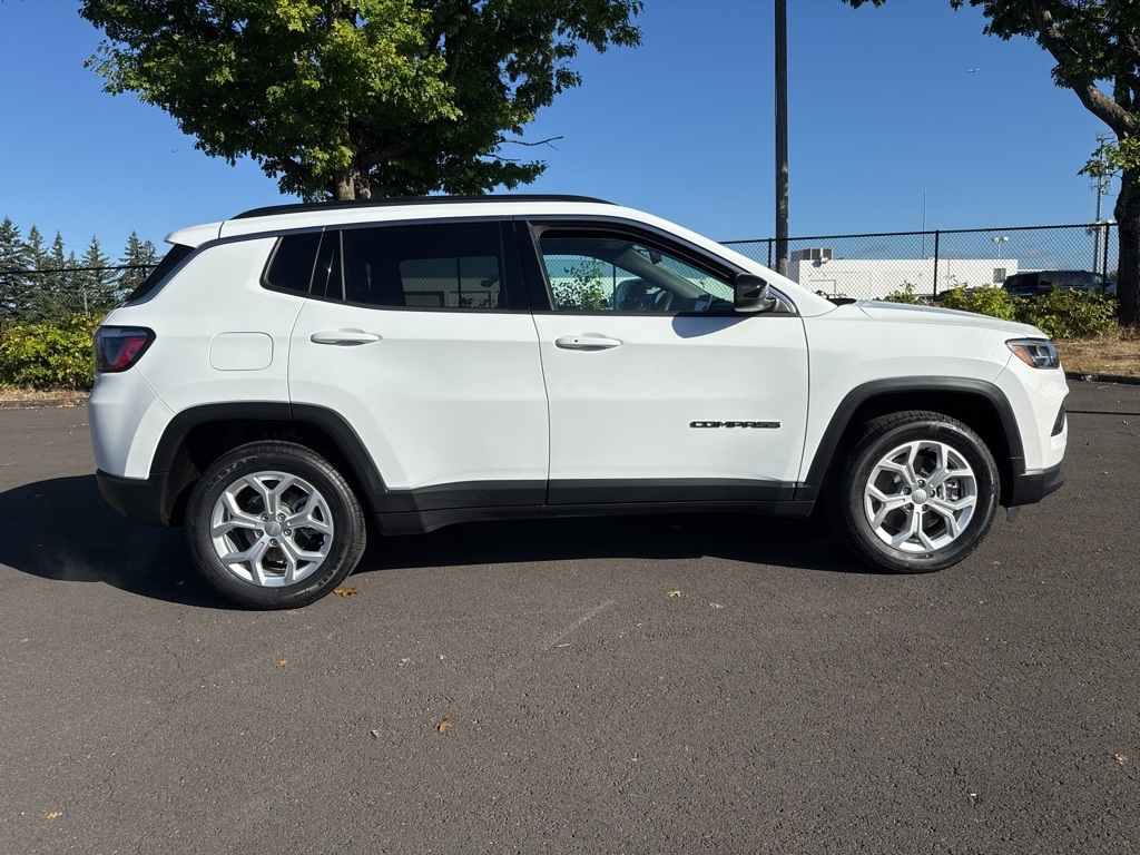 2024 Jeep Compass Latitude photo 5