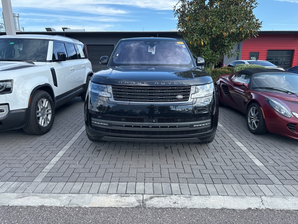 2023 Land Rover Range Rover SE photo 4