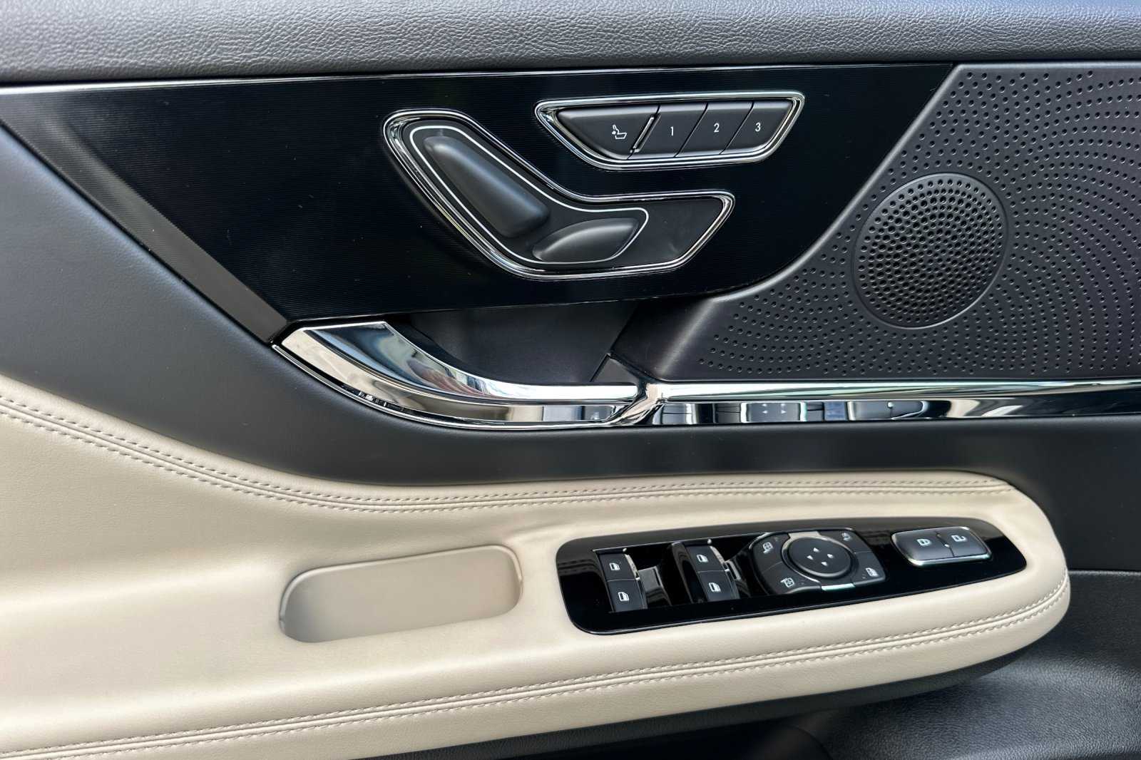 2025 Lincoln Corsair Grand Touring photo 10