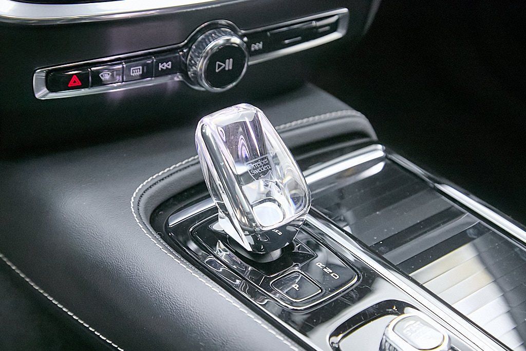 2023 VOLVO S60 - Image 24