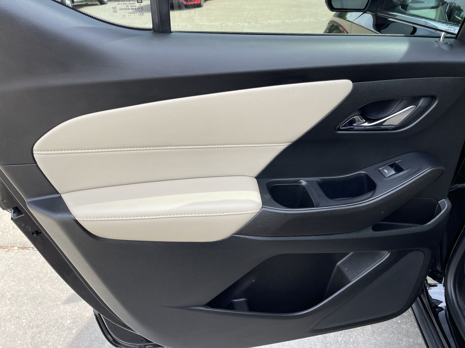 2022 Chevrolet Traverse LS photo 3