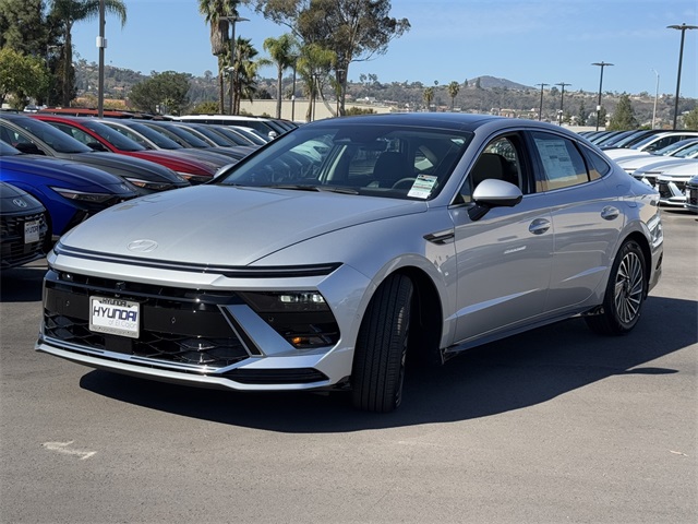 2025 Hyundai Sonata Hybrid Limited photo 3