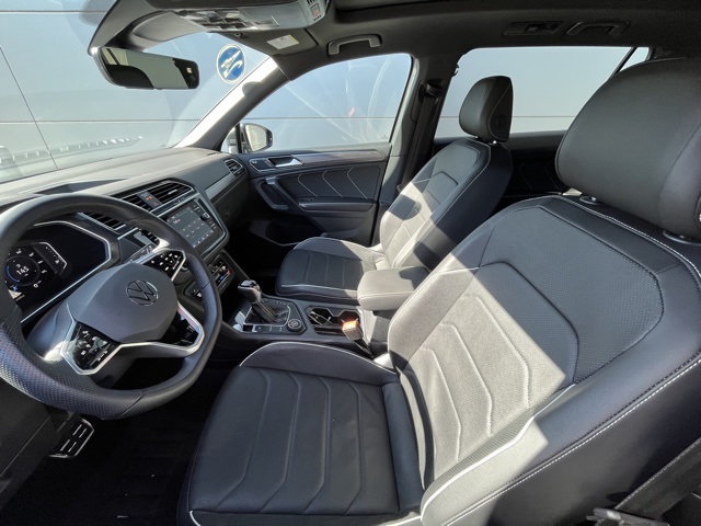 2024 Volkswagen Tiguan SEL R-Line Black photo 2