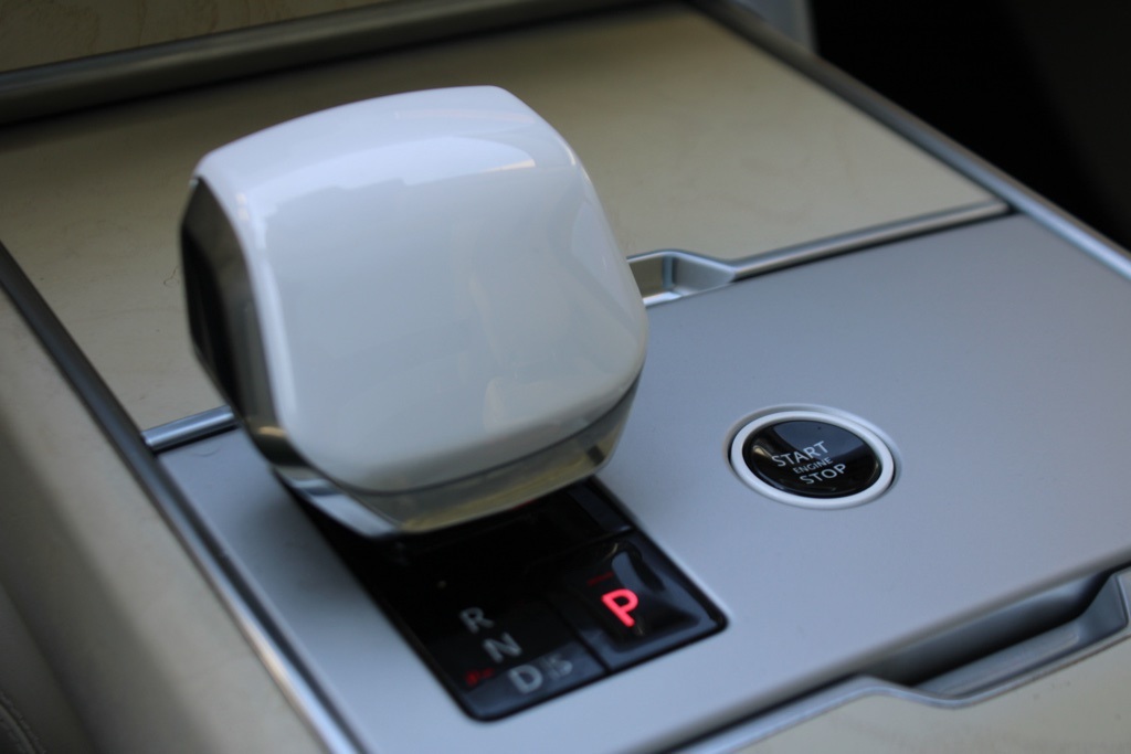 2024 Land Rover Range Rover SV photo 23