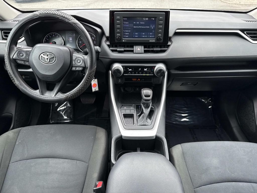2022 Toyota RAV4 LE photo 15