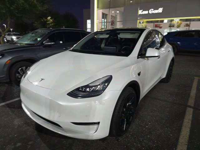Used 2021 Tesla Model Y Long Range with VIN 5YJYGAEE6MF158956 for sale in Northfield, Minnesota