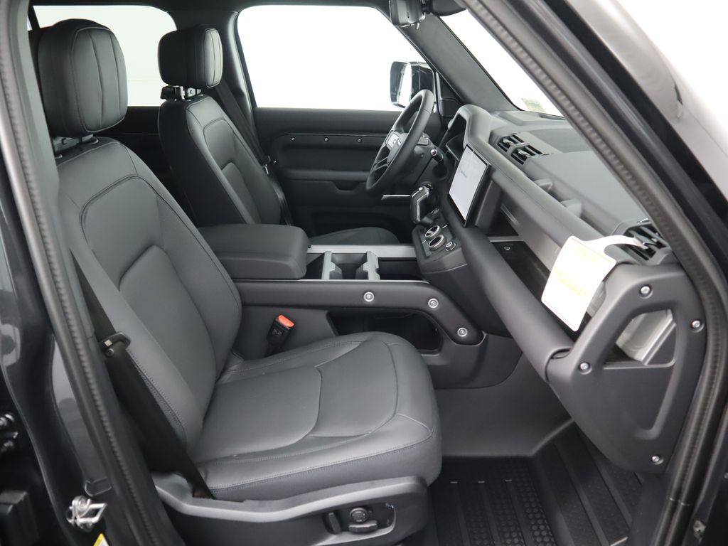 2025 Land Rover Defender 110 X photo 19