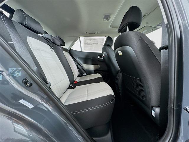 2025 Hyundai Venue SEL photo 31