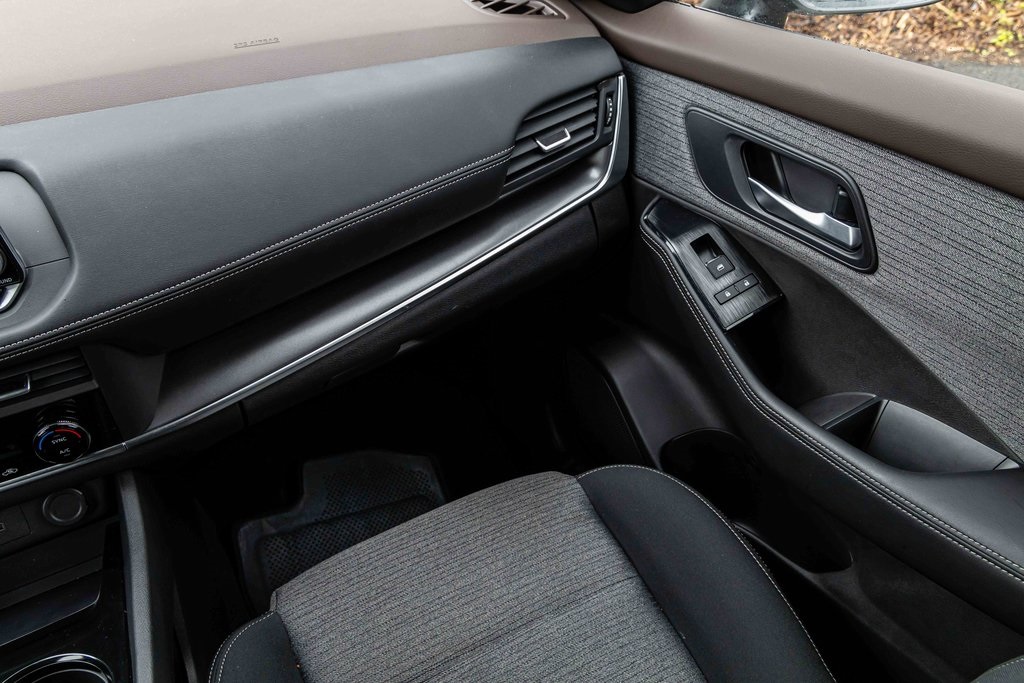 2023 Nissan Rogue SV photo 18