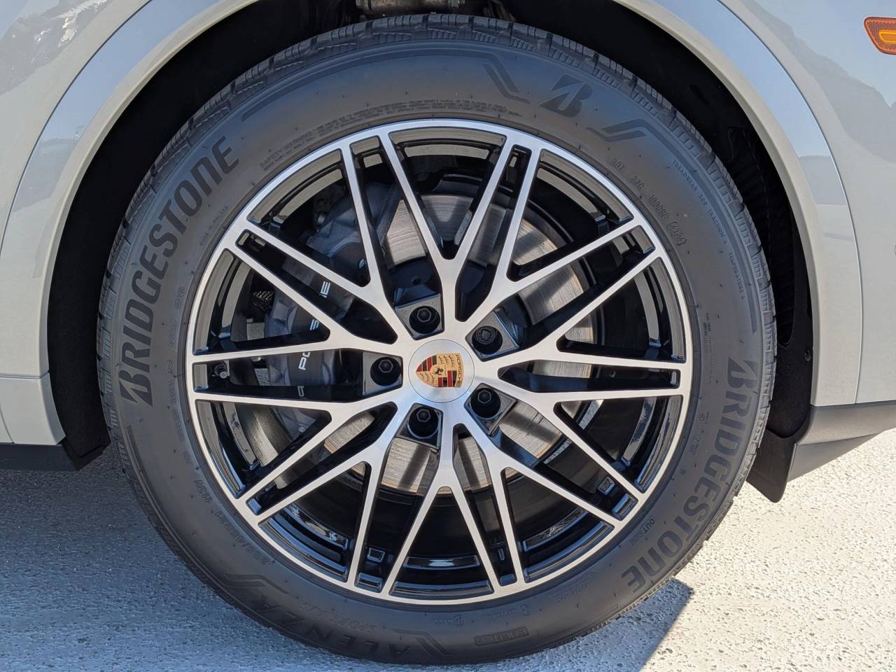 2025 Porsche Cayenne Base photo 26