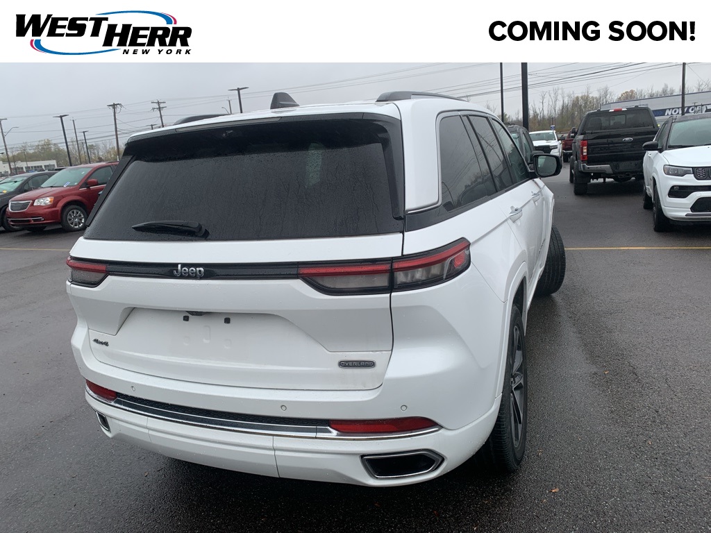 2023 Jeep Grand Cherokee Overland photo 2