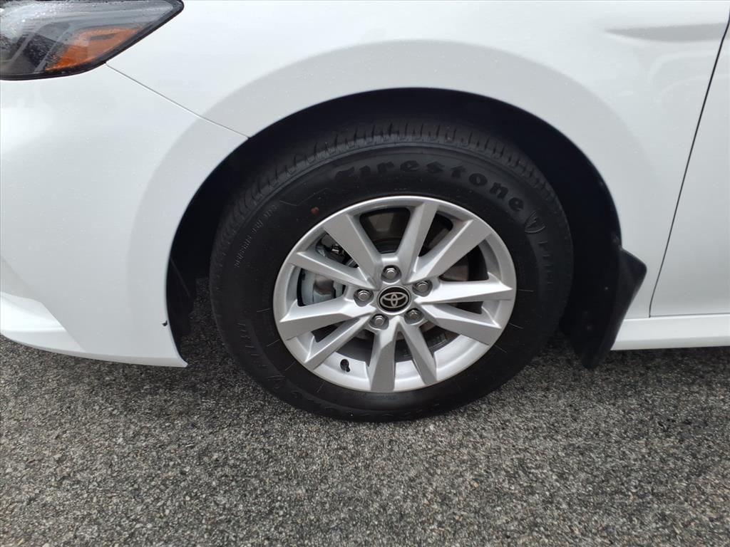 2025 Toyota Camry Hybrid LE photo 8